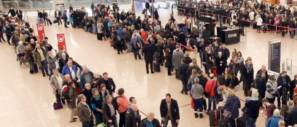 2015 03 Passenger Waiting