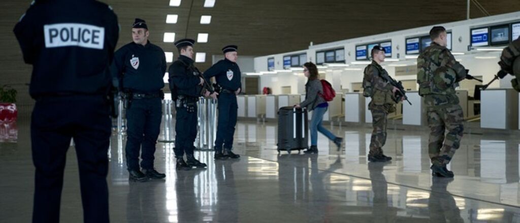 2015 11 648x415 policiers militaire aeroport charles gaulle