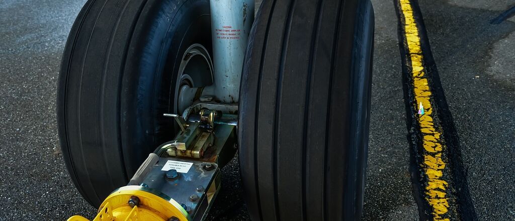 2024 10 plane tire 4688966 1280